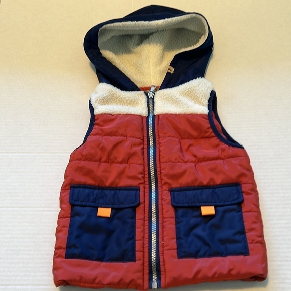 Bearpaw hooded vest size 4T - Picture 2 of 4
